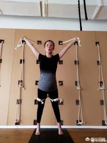 蒋勤勤挺大肚做高难度瑜伽动作吓坏网友，怀孕期间可以做瑜伽吗？