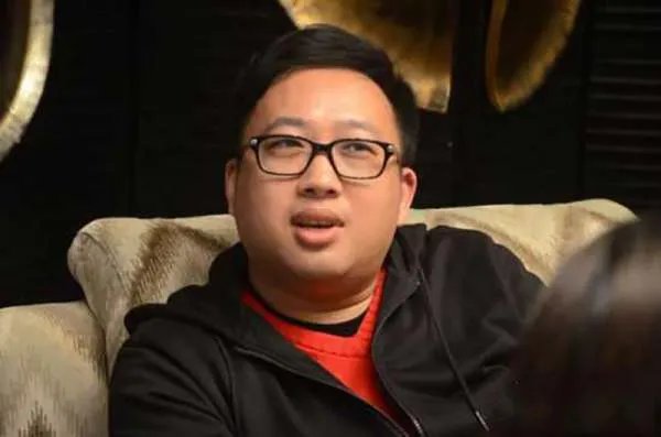 气得发抖！女演员房内换衣遭偷拍勒索，于正言辞激烈怒斥偷拍者！你怎么看？