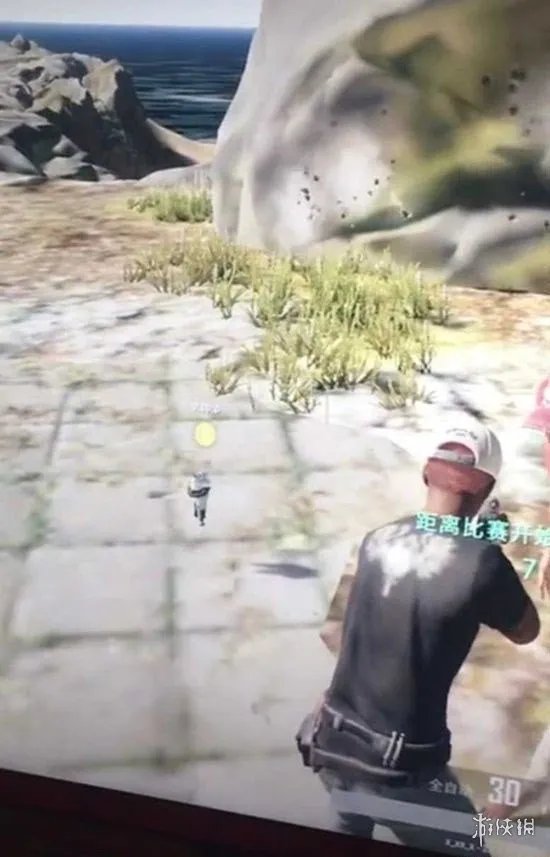 《绝地求生大逃杀》变成《进击的巨人》！巨人外挂4个神仙肉搏