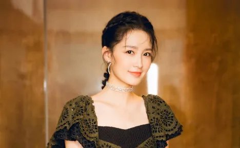 李沁虽然不争不抢但却稳扎稳打，刚刚获得最佳女配角奖，你怎么看？