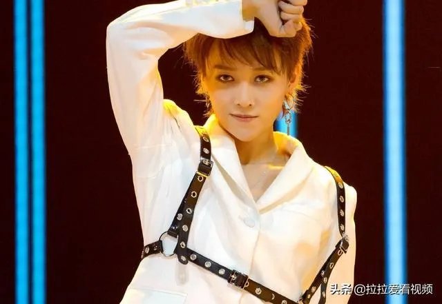 如何看待蔡徐坤对刘雨昕的态度？