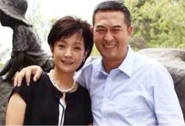 她因拍吻戏与老公离婚，二婚嫁靳东被宠成公主，儿子帅出天际，你怎么看？