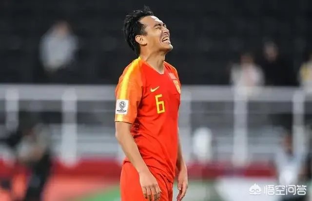 强烈建议，让散步踢球的冯潇霆退出国家队，你同意吗？