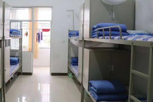 高校天价宿舍1万6一年，配套设施及住宿环境是否配得上这个价格？