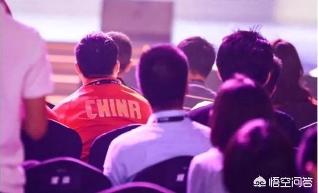 腾讯电竞年度发布会上，为什么uzi会作为选手代表上台发言？