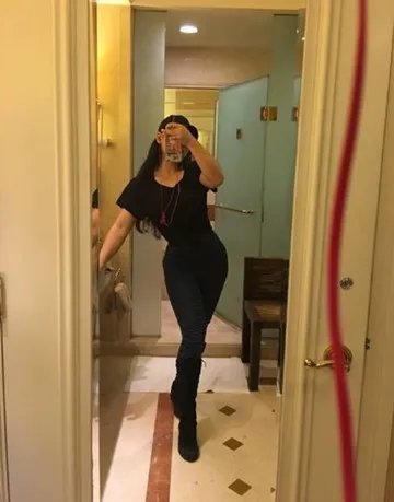 美女秀健身照走红成中国卡戴珊    大秀沙漏型完美身材