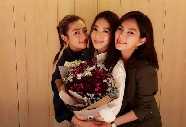 任家萱的结婚照