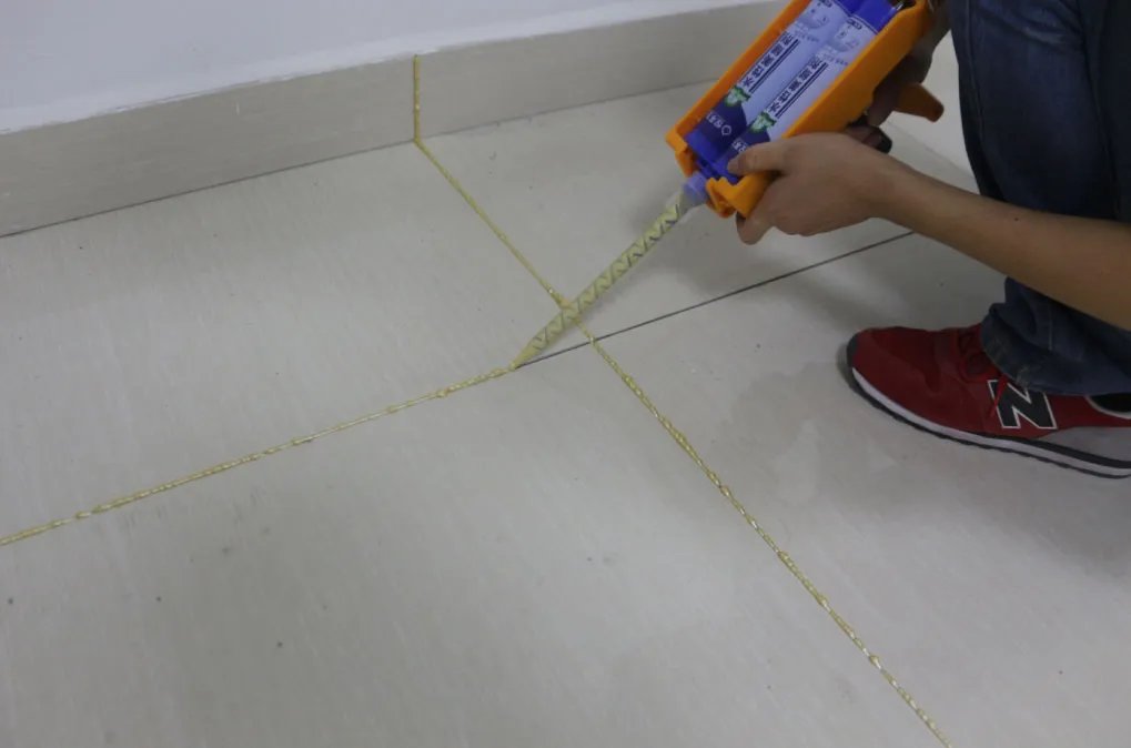 如何使用美缝剂