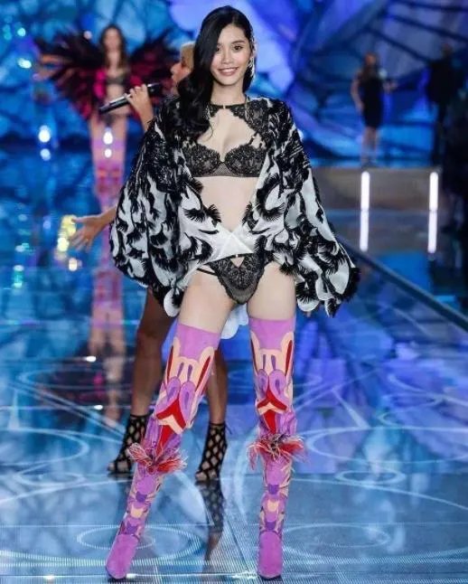 维秘时尚大秀18年零摔倒是怎么做到的？