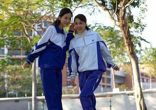 家长校门口给孩子剪头发，老师对此有何回应？