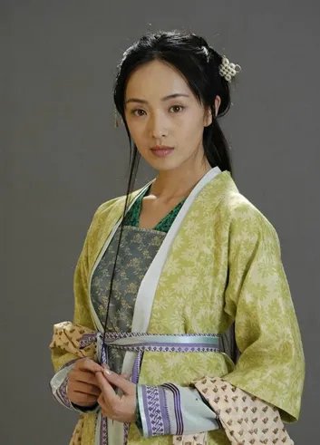 火凤凰里叶寸心的妈妈是谁