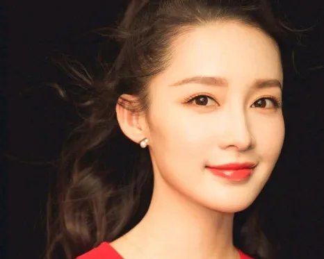 李沁虽然不争不抢但却稳扎稳打，刚刚获得最佳女配角奖，你怎么看？