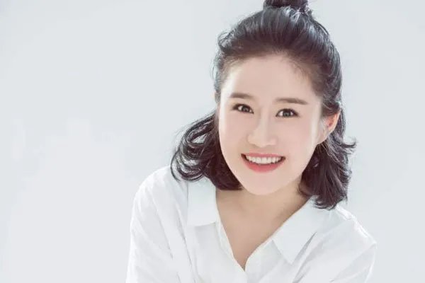 白鸽是离异了吗 出名为了钱离婚还是出轨了