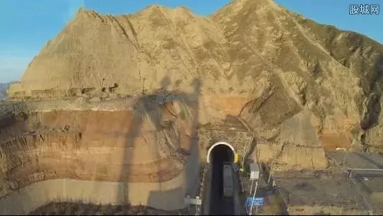 甘肃回应涂料事件 16亿扶贫路腐败问题严重