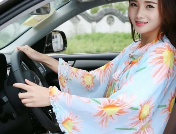 老公话痨妻子开车分神撞上护栏，这种行为有多危险？