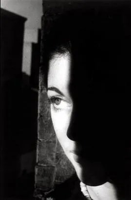 谁知道有这么一个女子面部特写的经典摄影作品