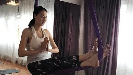 “摸臀门”后原谅林丹，退隐多年，林丹妻子谢杏芳现状怎么样？