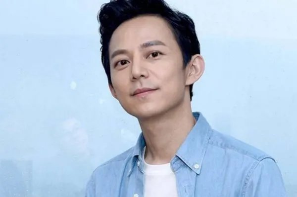 到底发生了什么，何炅和谢娜的友谊的小船被爆翻船？