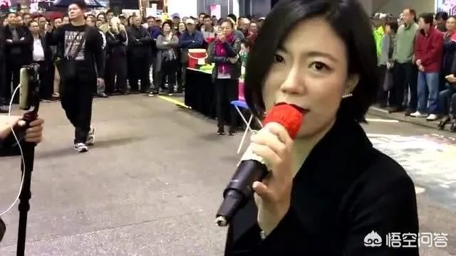 李亚鹏的新女友长得很像香港街头唱歌的小龙女，但是看介绍觉得应该不是，有知情的吗？