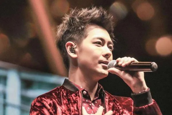 林志颖和林心如以前有段感情，现在联系和以前旧情有关吗？