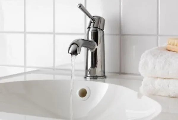 浴室水龙头漏水怎么修