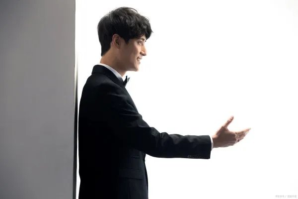 有没有朋友了解新郎礼服定制？可以分享一下经验吗？