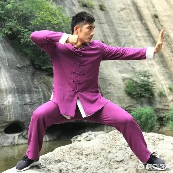 你觉得散打领域里,方便、白近斌、张开印和付高峰谁实力最强?为什么?