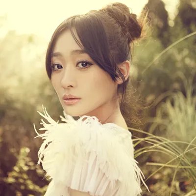 严艺丹的照片盘点 七夕微博发泳装照为网友求姻缘