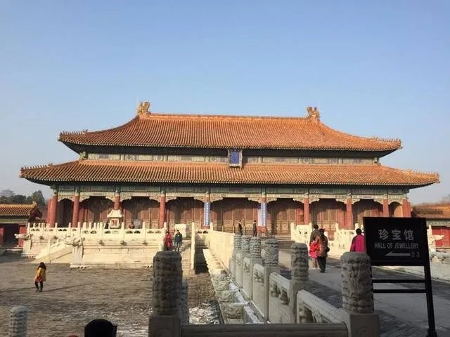 北京故宫匾额上有一根箭，为什么200年不摘？