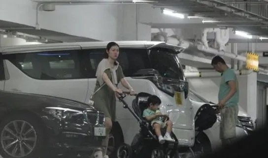 赵薇老公的前女友是谁？