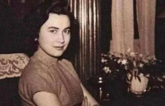 赌王何鸿燊一生成就颇多，为何说原配黎婉华更值得被记住？