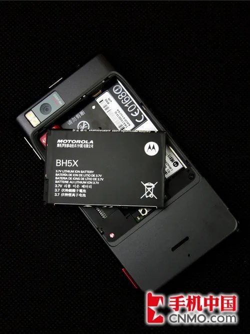 1.2GHz极速智能旗舰 摩托罗拉ME811评测