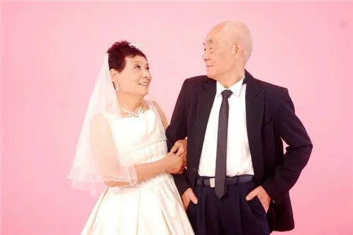 6款钻石婚礼物推荐  父母钻石婚送什么礼物好