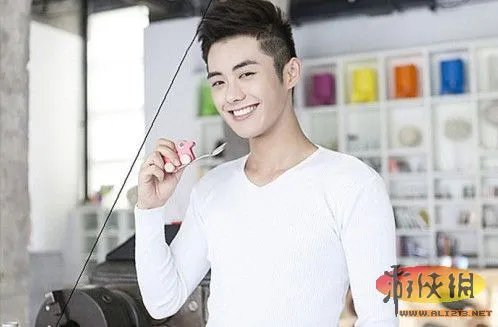 史上最帅地铁司机走红 女网友组团坐地铁围观