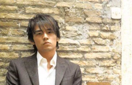 尔冬升曾疑周杰伦是姜大卫私生子，是什么原因让他产生了怀疑？