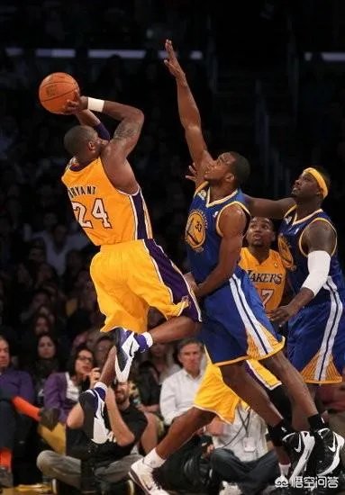 如果需要最后超高难度三分绝杀，科比、库里、哈登你会选谁？