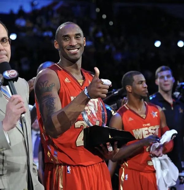 全明星75大巨星典礼照片致敬科比，你对此有何感触？