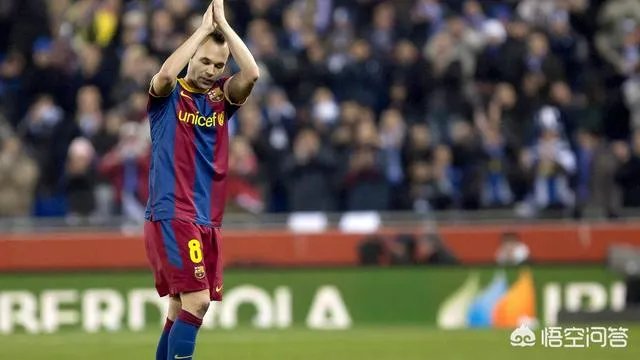 伊涅斯塔告别战中亲自为梅西戴上队长袖标，这意味着什么？