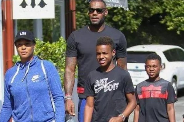 詹姆斯的儿子接受了手术，你觉得他还有机会进入NBA与老詹同场竞技吗？