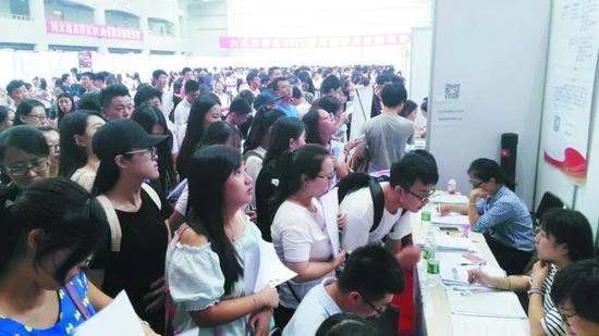 大连此次疫情除了暂停结婚颁证服务，还停了哪些活动？