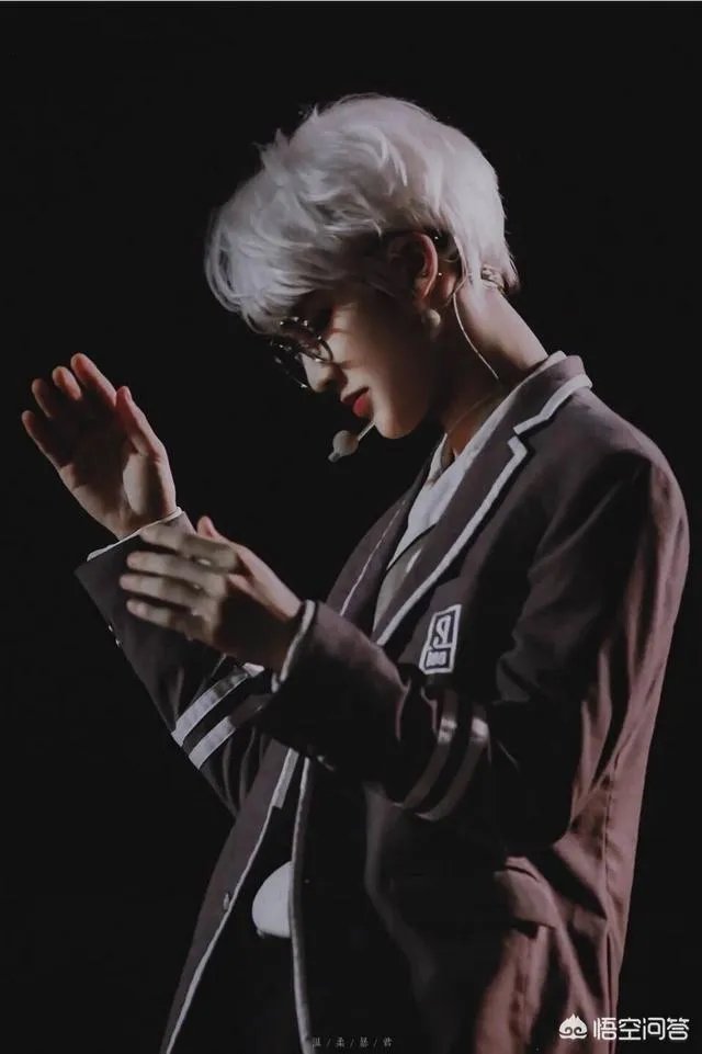 想知道朱正廷在NPC和NEXT里分别的定位是什么？