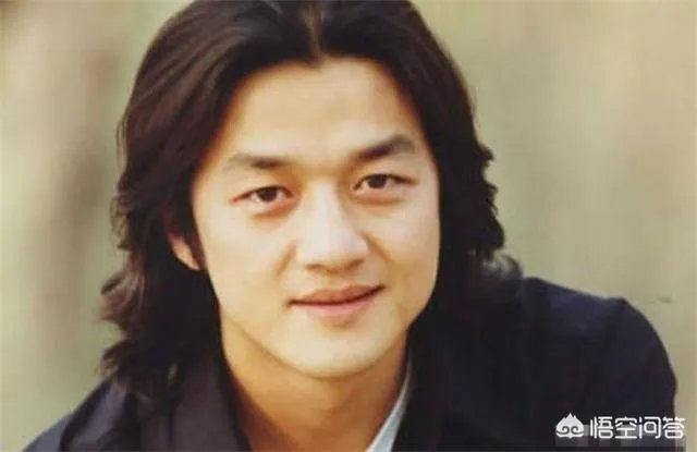 李亚鹏的新女友长得很像香港街头唱歌的小龙女，但是看介绍觉得应该不是，有知情的吗？