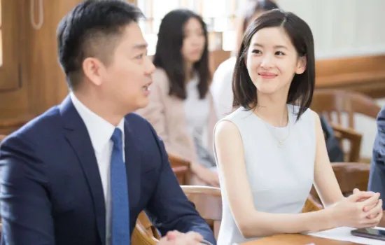 高颜值的奶茶妹，为何会与比自己大19的刘强东结婚？