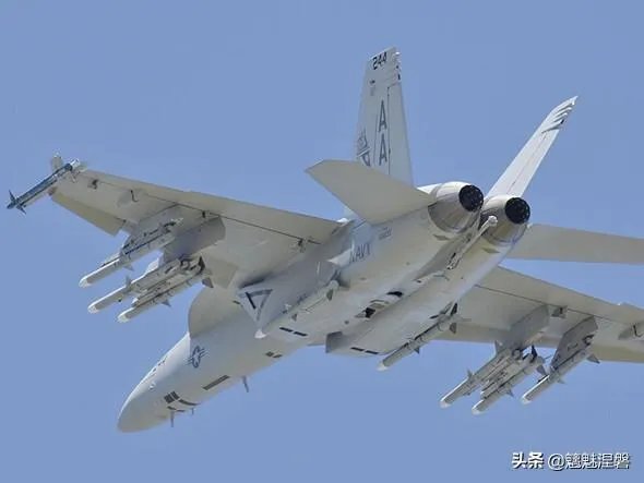 美军首次正式公布UFO视频，元芳你怎么看？