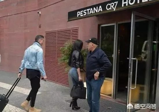 C罗未婚妻乔治娜在认识C罗前当过保姆干过导购，这是怎么回事？