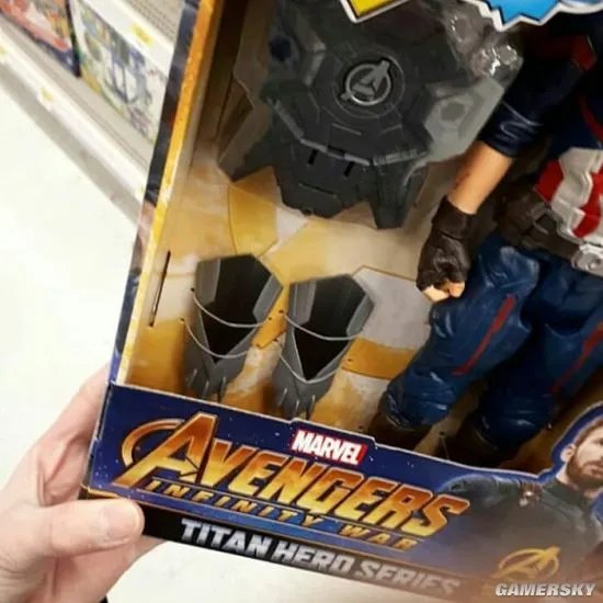 《复仇者联盟3》雷神新武器首曝 灭霸无限手套大的吓人