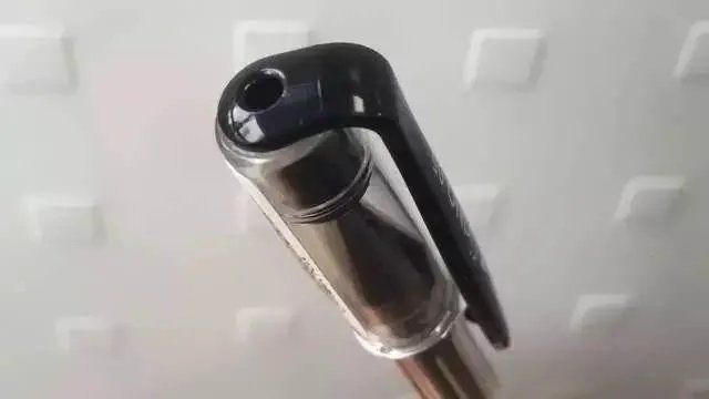 为什么笔盖上的孔又叫“救命孔”？
