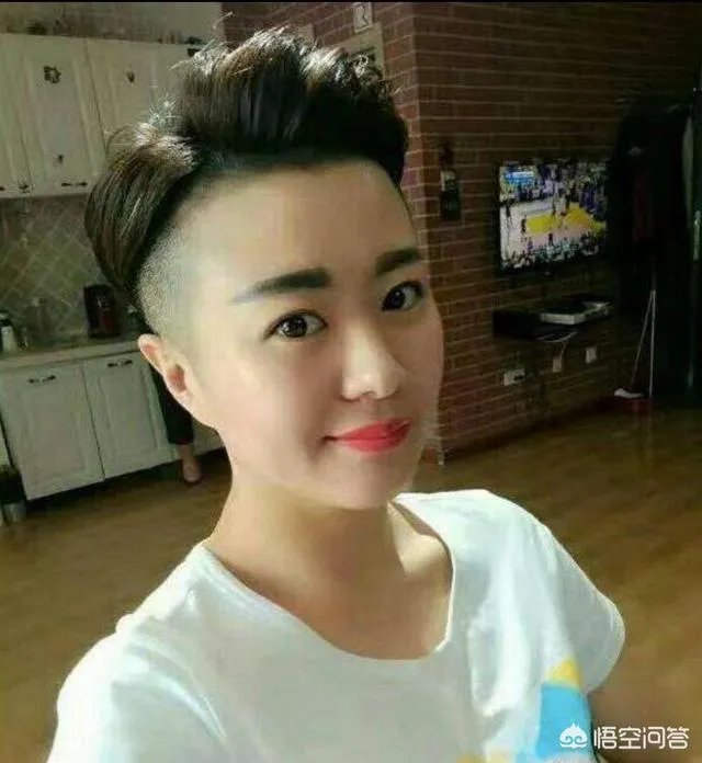 郑爽短发尴尬期