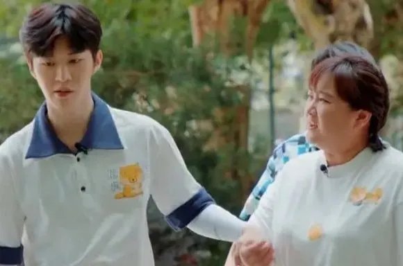 范丞丞为什么和贾玲那么亲近