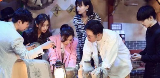 袁姗姗称:捏坏汉代文物可修复啊!文物本来就可修复,为何全网还要爆锤她?